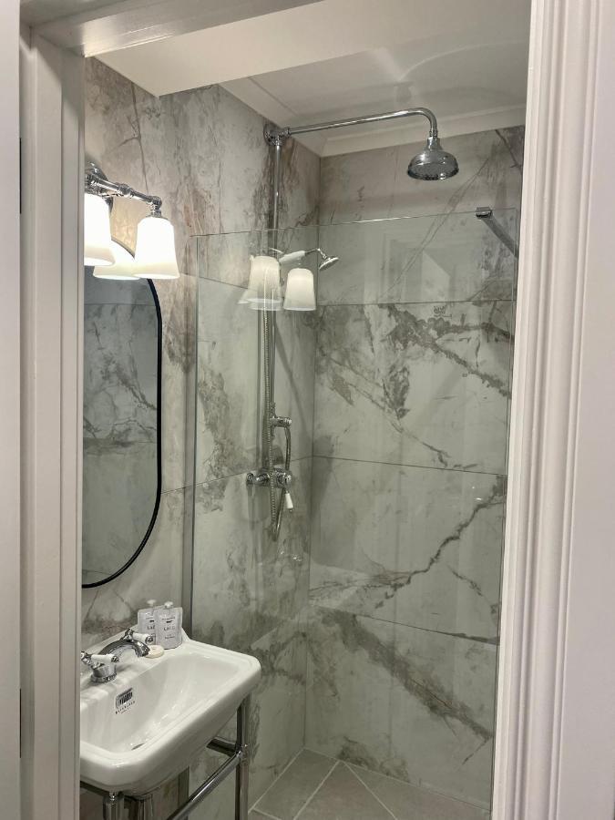 Number 31 Boutique Townhouse Hotell Galway Exteriör bild